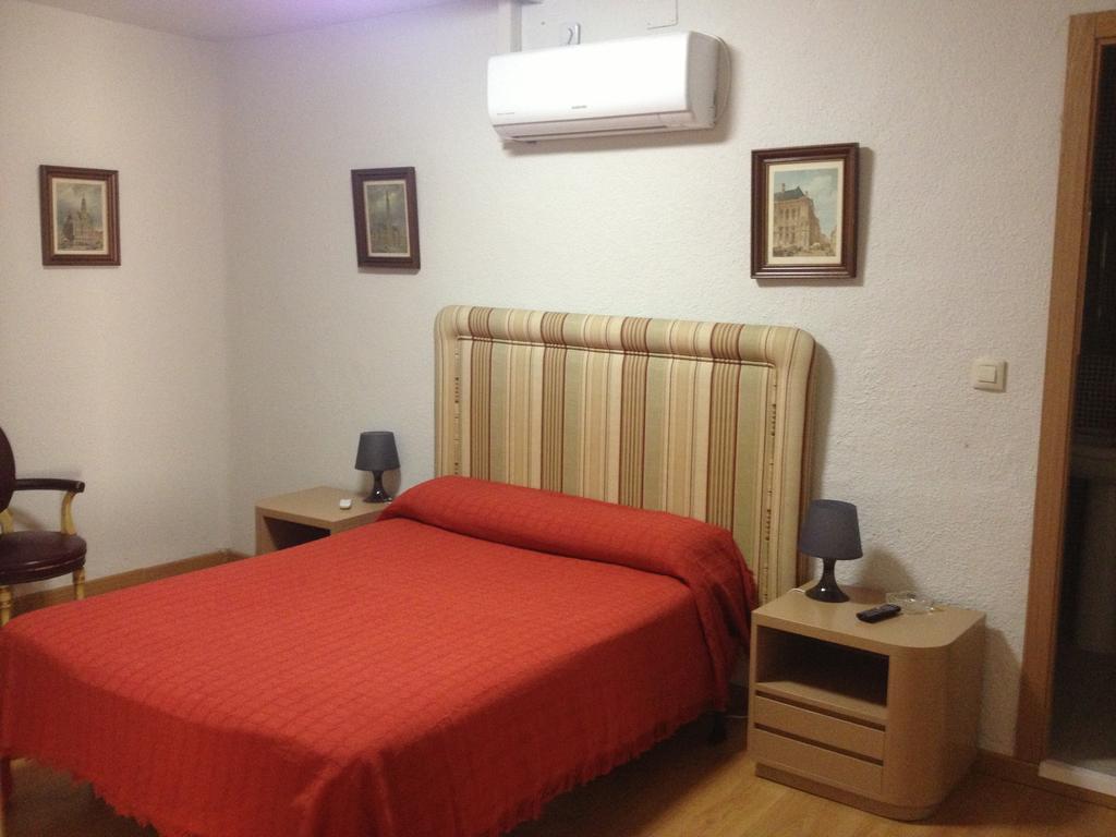 Hostal Pradillo Mostoles Exterior photo