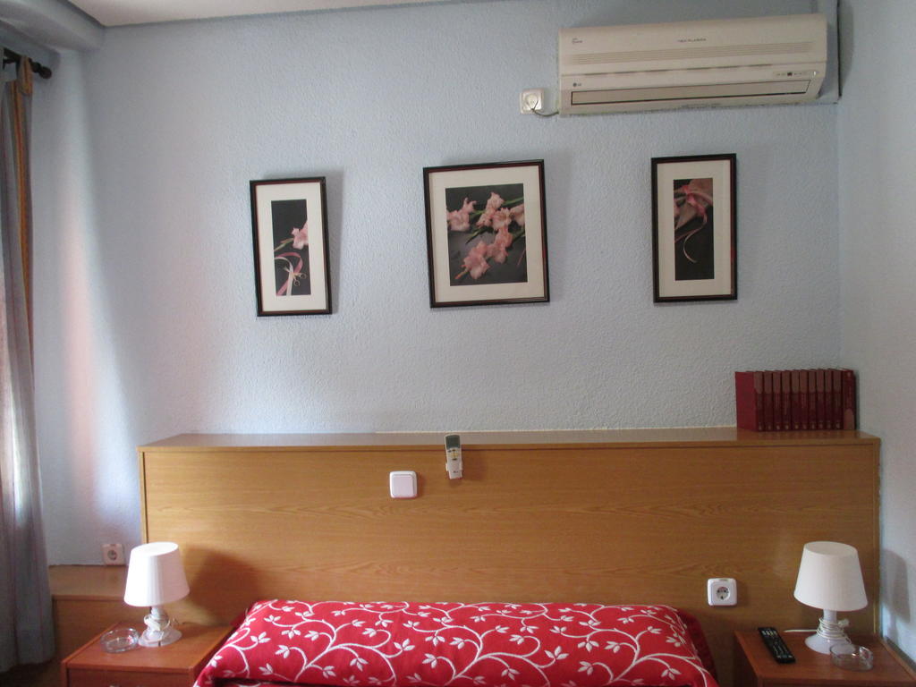 Hostal Pradillo Mostoles Exterior photo