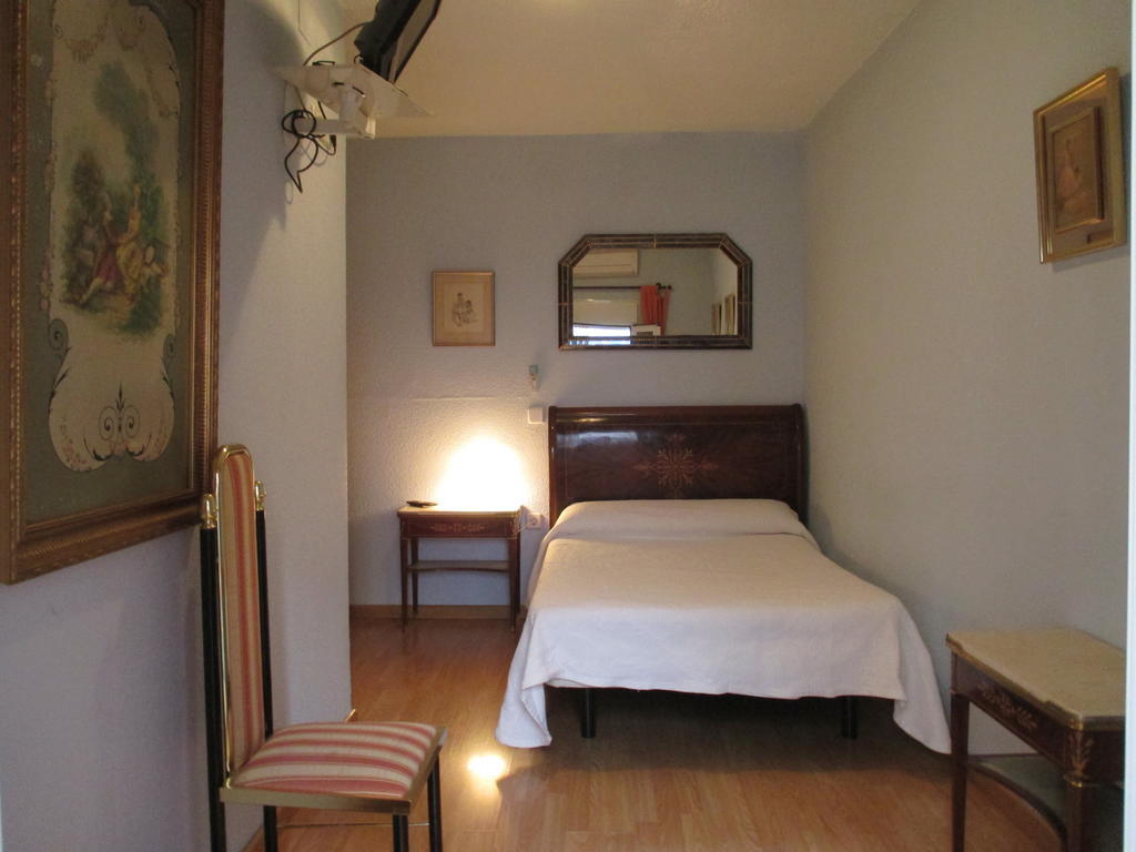 Hostal Pradillo Mostoles Exterior photo