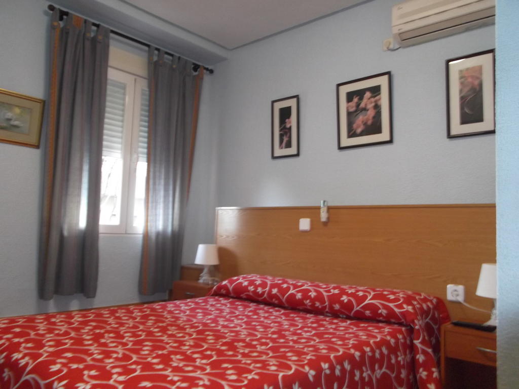 Hostal Pradillo Mostoles Exterior photo